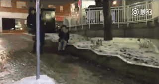 路滑扑街、裸奔、奇葩，北美一下雪，街上全是熊孩子