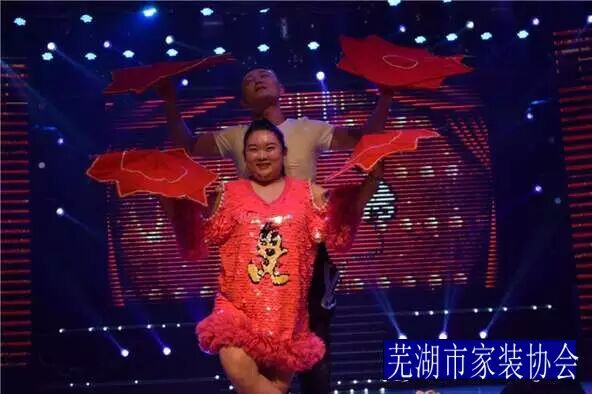 精彩节目：二人转表演.jpg