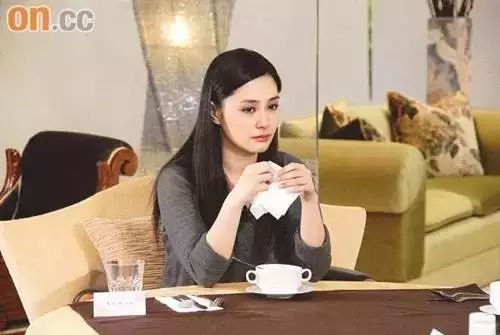 她宁愿在镜头前显胖，也要在生活中活得像个人样