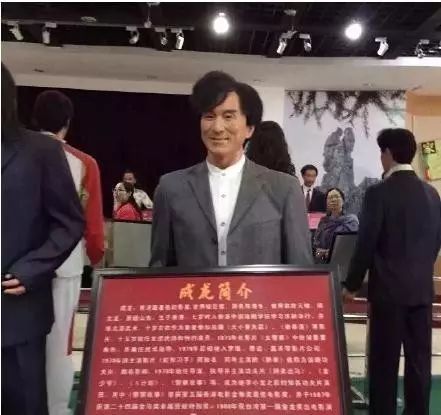 美国有一座总统蜡像馆，但是画风比较“违法”，看一眼就瞎了