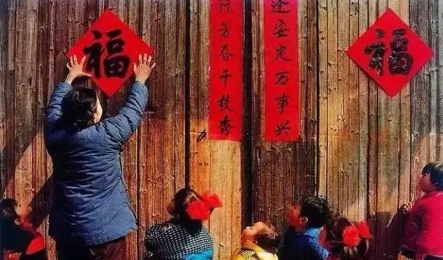 外国品牌蹭中国鸡年春节热度，结果是一片辣眼睛的画风