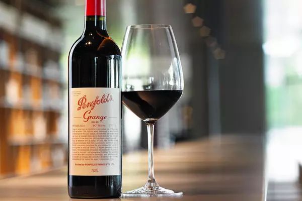 除了拉菲，還有什么葡萄酒可以稱為“酒王”
