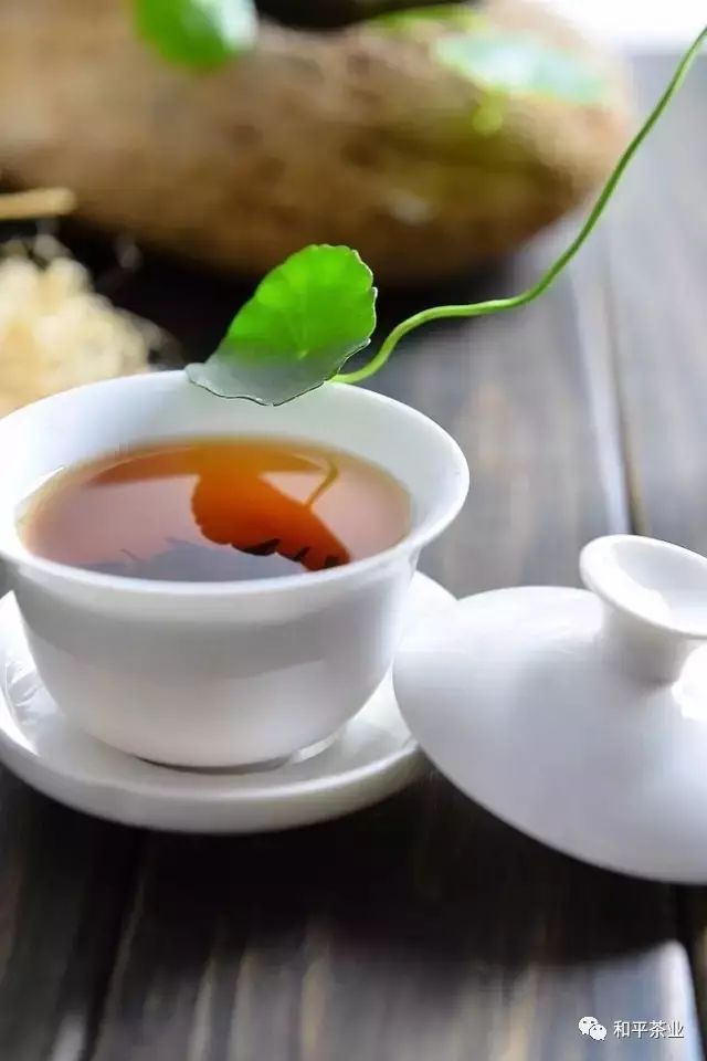 紫阳富硒红茶发酵