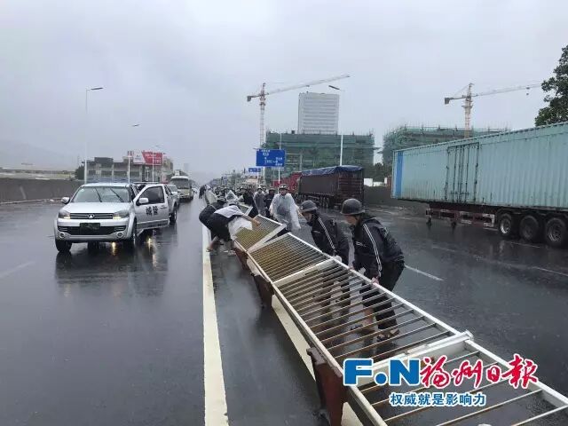 一线剪影：防台风 他们在坚守