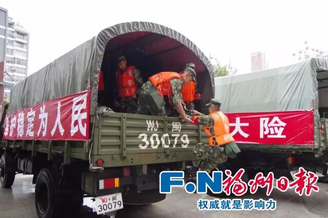 一线剪影：防台风 他们在坚守