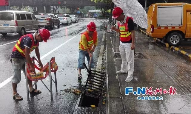 一线剪影：防台风 他们在坚守