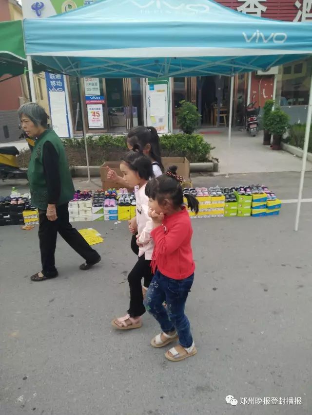 从市区搬到少林办的登封星期天市场怎么样了?听说依旧很火啊!4062 作者:一天一点晴 帖子ID:284012 从市区搬到少林办的登封星期天市场怎么样了?听说依旧很火啊!4062 作者:一天一点晴 帖子ID:284012