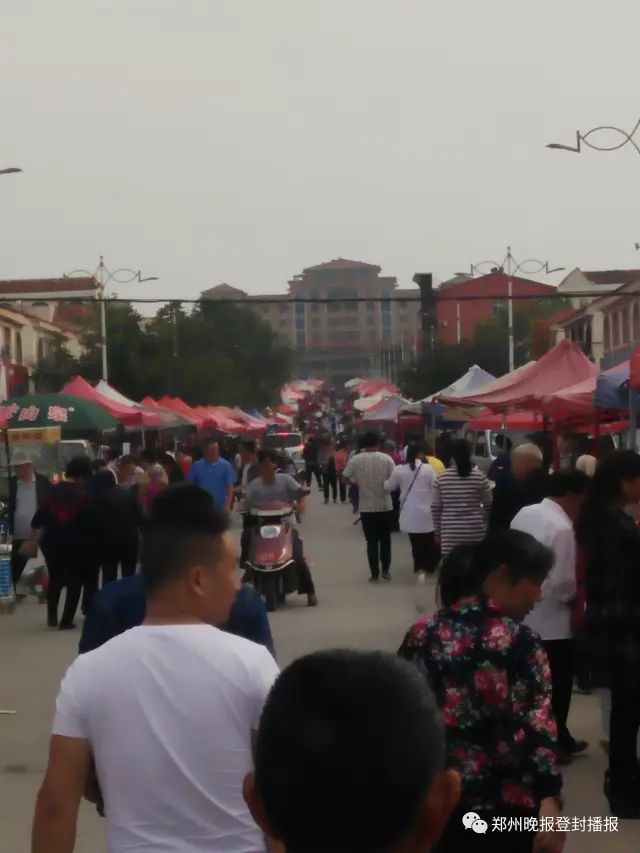 从市区搬到少林办的登封星期天市场怎么样了?听说依旧很火啊!882 作者:一天一点晴 帖子ID:284012 从市区搬到少林办的登封星期天市场怎么样了?听说依旧很火啊!882 作者:一天一点晴 帖子ID:284012