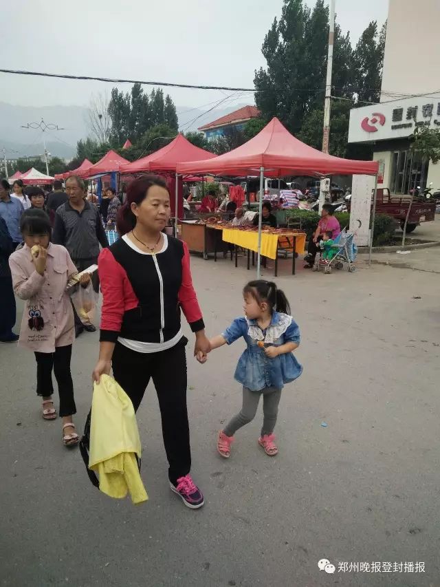 从市区搬到少林办的登封星期天市场怎么样了?听说依旧很火啊!140 作者:一天一点晴 帖子ID:284012 从市区搬到少林办的登封星期天市场怎么样了?听说依旧很火啊!140 作者:一天一点晴 帖子ID:284012