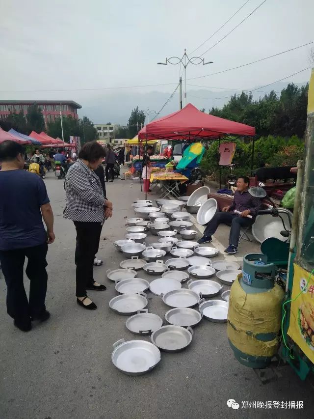 从市区搬到少林办的登封星期天市场怎么样了?听说依旧很火啊!1462 作者:一天一点晴 帖子ID:284012 从市区搬到少林办的登封星期天市场怎么样了?听说依旧很火啊!1462 作者:一天一点晴 帖子ID:284012