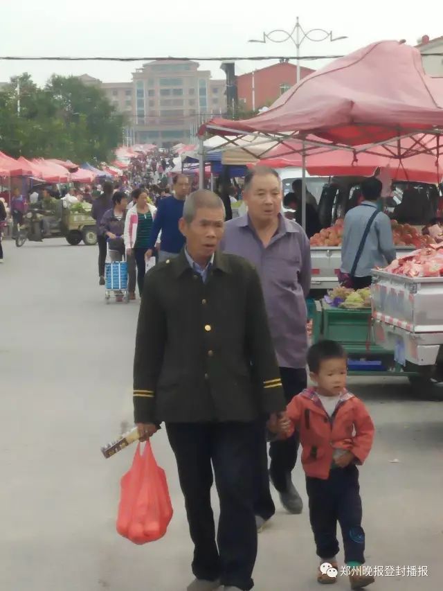 从市区搬到少林办的登封星期天市场怎么样了?听说依旧很火啊!2057 作者:一天一点晴 帖子ID:284012 从市区搬到少林办的登封星期天市场怎么样了?听说依旧很火啊!2057 作者:一天一点晴 帖子ID:284012