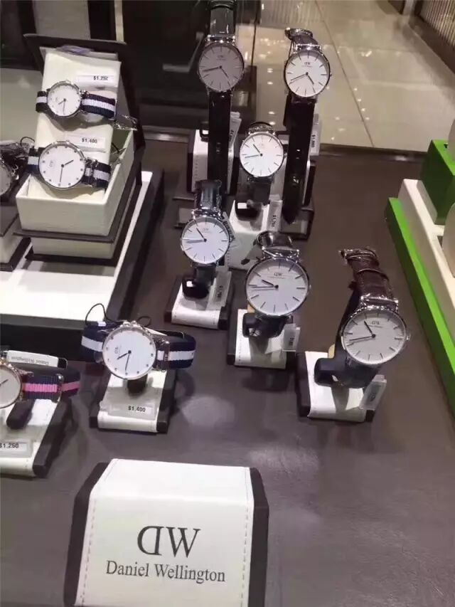 0571 8.20 AAAA D*W女士手表! 香港走私内陆