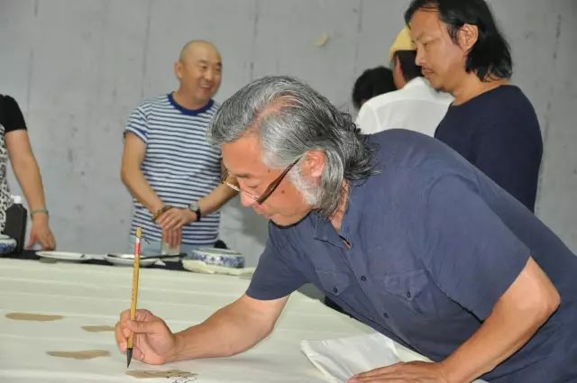中国画院中国画名家采风团走进藏族汇报展开幕