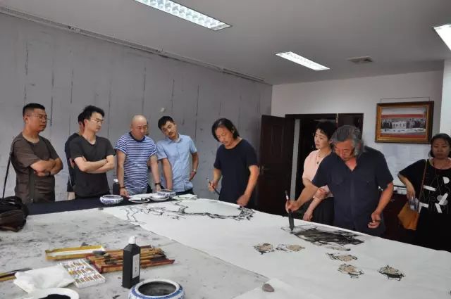 中国画院中国画名家采风团走进藏族汇报展开幕