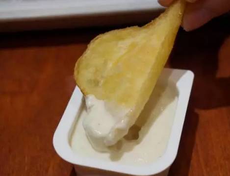 29岁的他吃遍53个国家的麦当劳，中国的颜色最可怕，日本的最奇葩