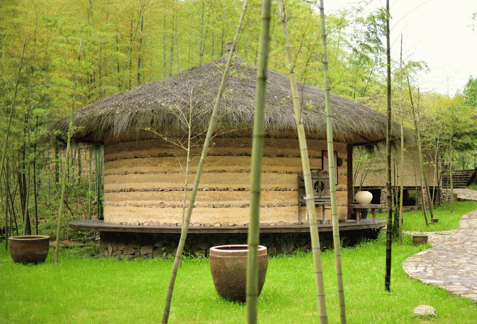 茅草屋磨盘草堆农家院-白天 农村房屋 茅草屋 小院白天 农家远山 白天 农村乡村 小品二人转 农村房子 粮食垛柴火垛 舞台剧 led 戏曲相声 ...