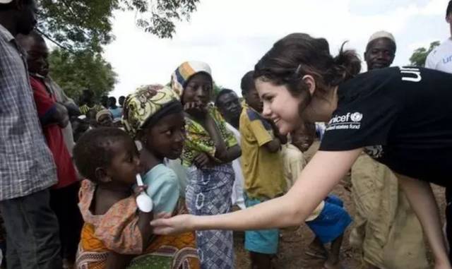 肥胖暴病，向死而后生，分手之后强大自己是我做过最好的事｜Selena Gomez