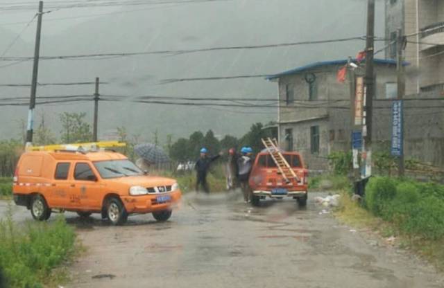 一线剪影：防台风 他们在坚守