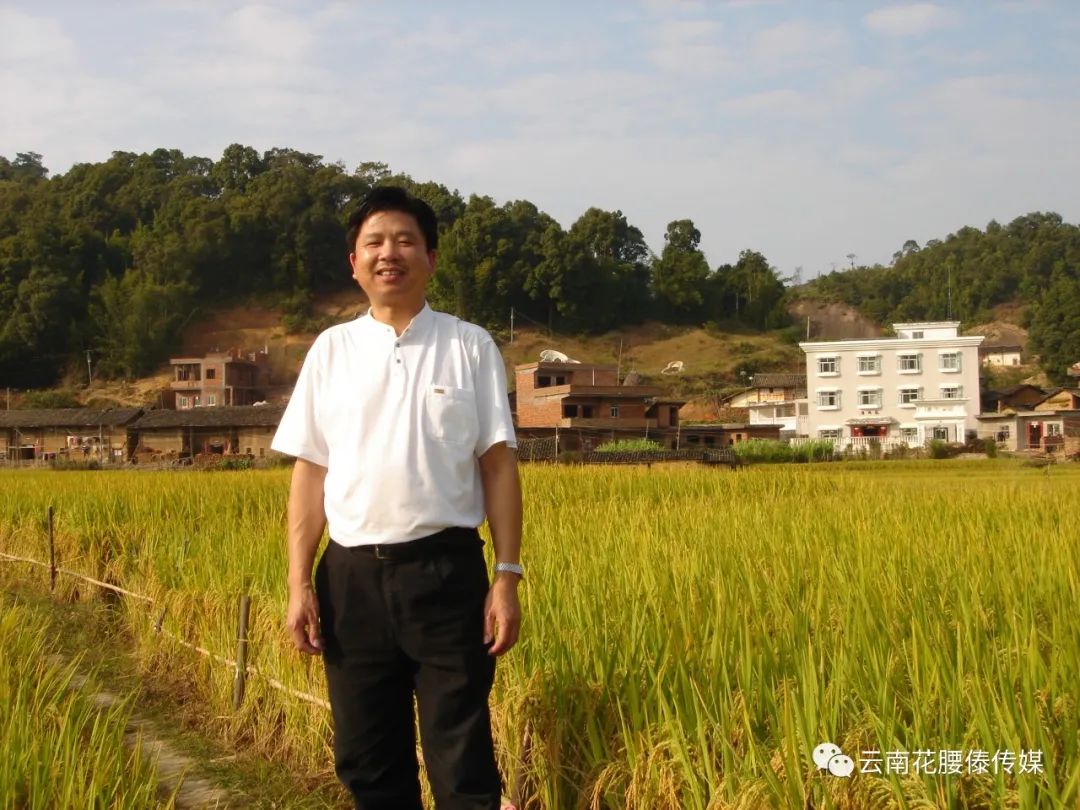 龙永能先生深谙中国传统文化,建筑文化,装潢设计艺术,酒文化和生物