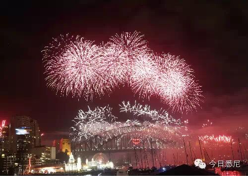 悉尼烟火9点场突发爆炸！上千人疏散！零点场彩虹烟花震撼全球！澳洲华人搓着麻将率先跨年！图集抢先看！ - 129