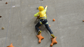 【系列课|攀岩初级课程】中国地质大学赛事级攀岩馆，冠军教练倾力指导，挑战超越自我极限