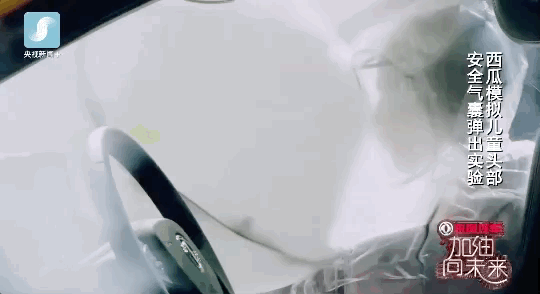 你还敢让孩子单独坐副驾驶吗?看了这段实验,男