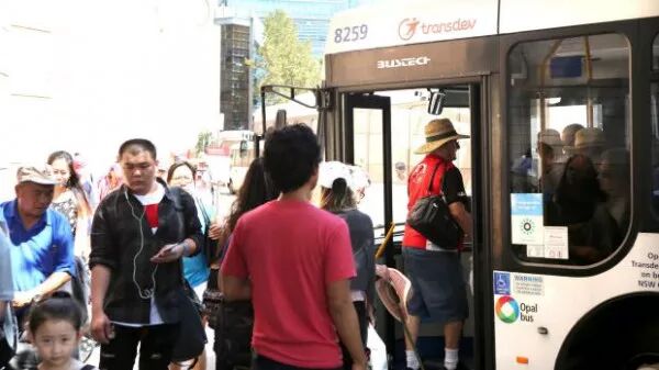 4649道闪电雷鸣炸醒悉尼居民！上班火车又完蛋！6800多户断电，雷声犹如原子弹！朋友圈被刷屏，网友狂吐槽！ - 68
