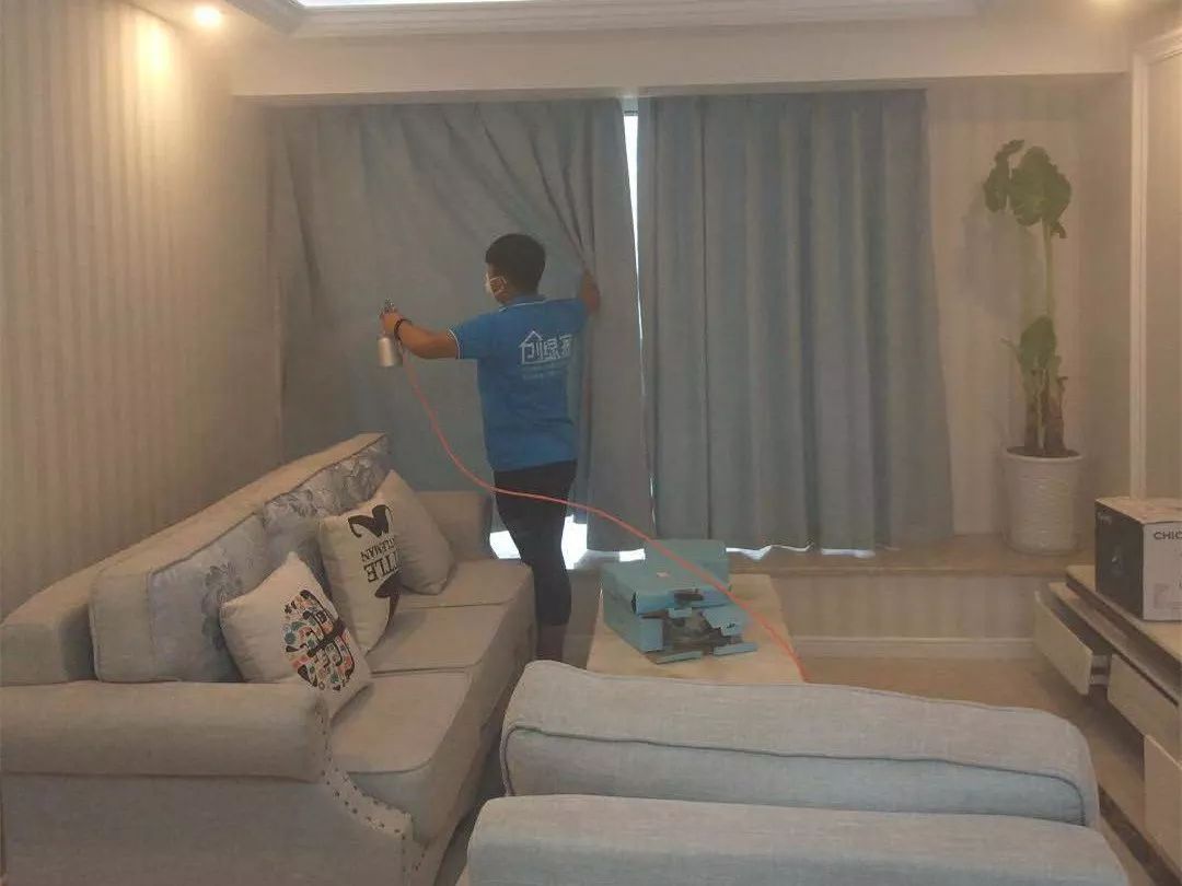 衣服中含甲醛！買(mǎi)來(lái)衣服后，全家一定要進(jìn)行甲醛治理