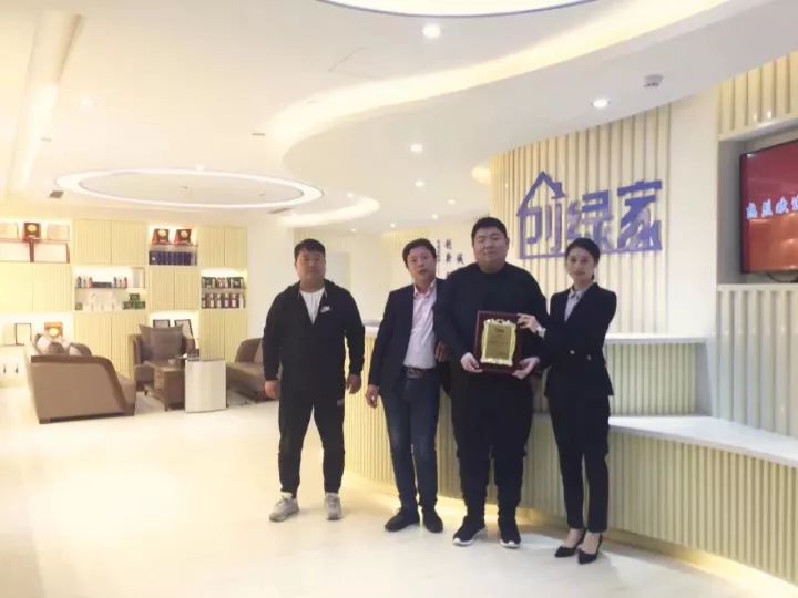 熱烈祝賀魏總、吳總、楊總簽約創(chuàng)綠家陜西省市級(jí)代理！