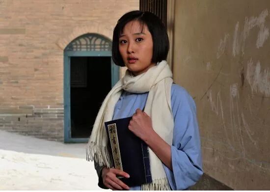 她以丑女出名人气飙升,却在巅峰选择过平淡生