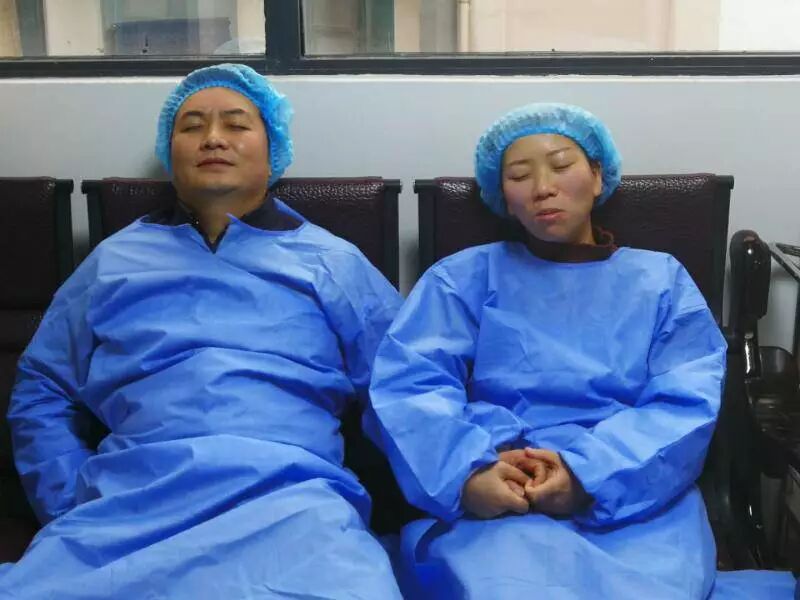 夫妻同日在贵阳阳明眼科飞秒摘镜