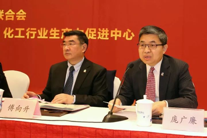 科技盛会:石化联合会2017年科技奖授奖大会在京隆重召开 科技盛会:石化联合会2017年科技奖授奖大会在京隆重召开