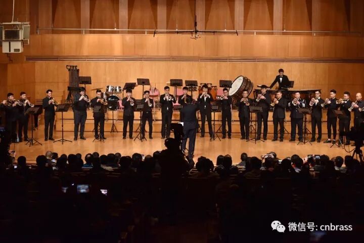 江苏东方交响管乐团