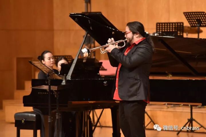 江苏东方交响管乐团