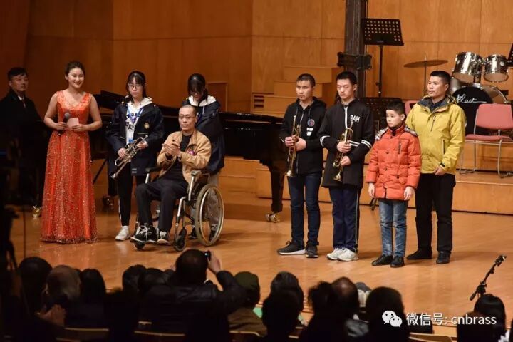 江苏东方交响管乐团