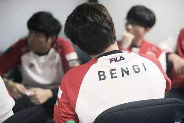 Bengi回归SKT，小花生离去，这次他用这种方式陪在Faker身边