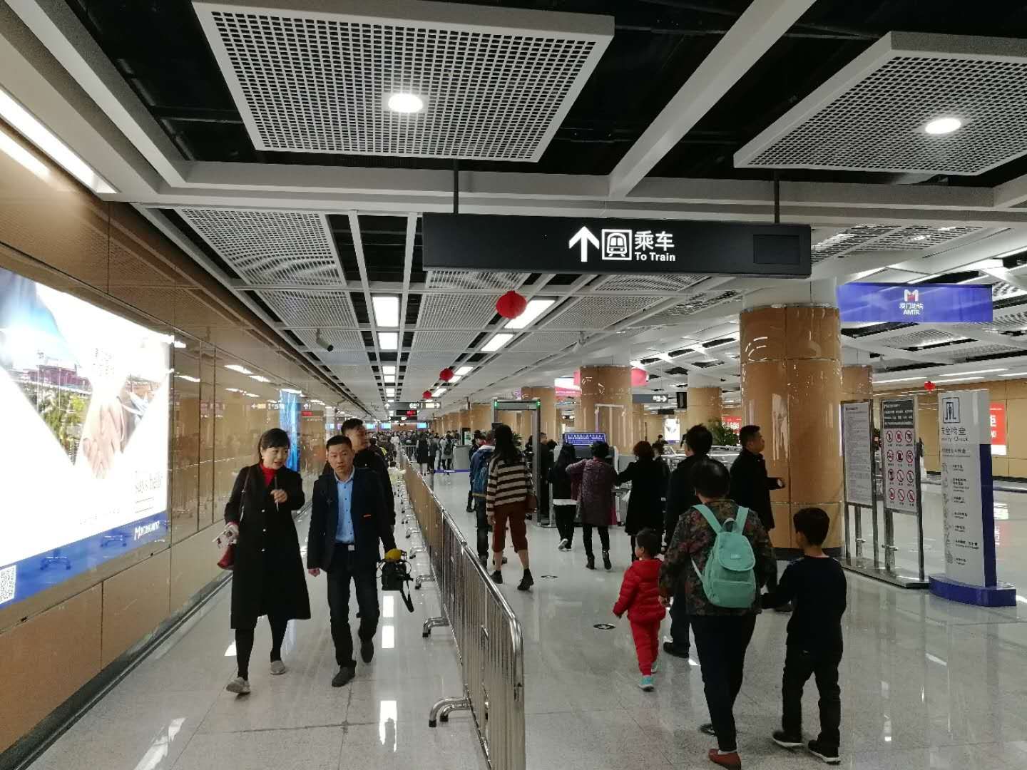 广州：对标高铁，国内最快地铁正式开始铺轨_南方网