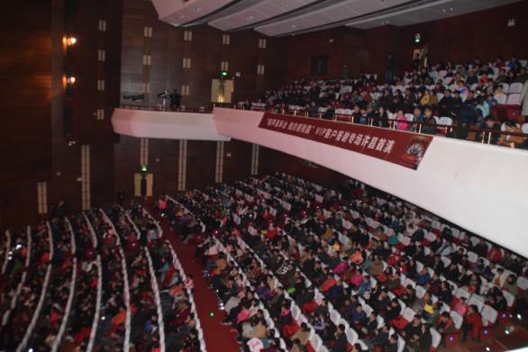 六晚,许都大剧院发生个大事儿,竟然是._房产-许昌