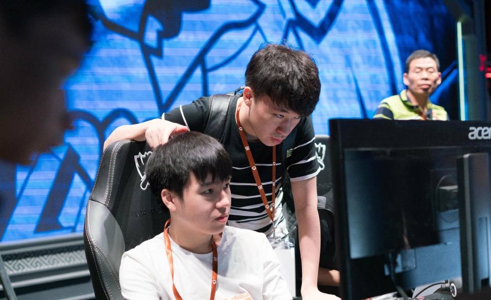 磨剑千日，永不言弃，属于RNG的传奇之路