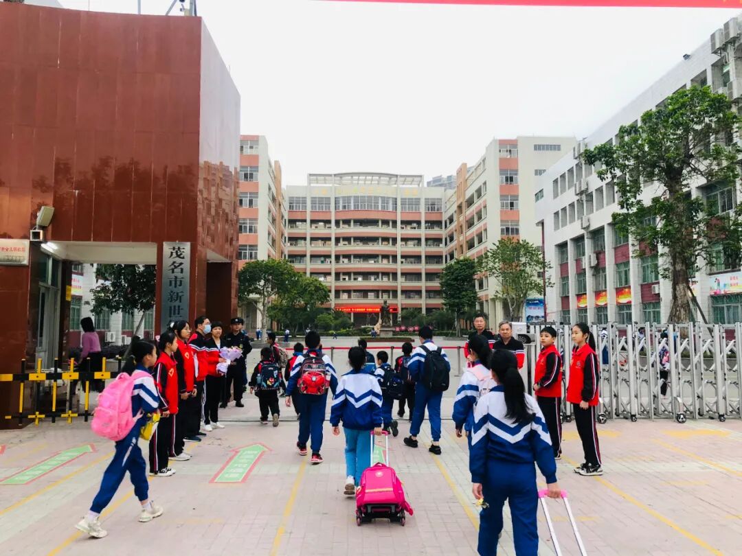 巾帼展风姿校园满温情 茂名网