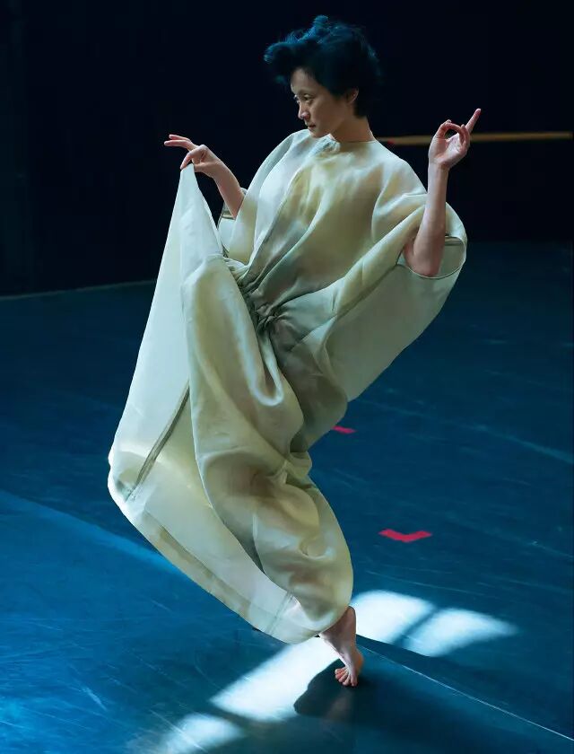 王媛媛的艺术红与黑打动人心的才最高级