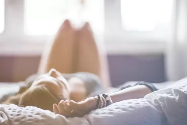中国女生国外从事性工作 周赚上万就为一个爱马仕？悉大女留学生受访 公开露骨援交经历！ - 1