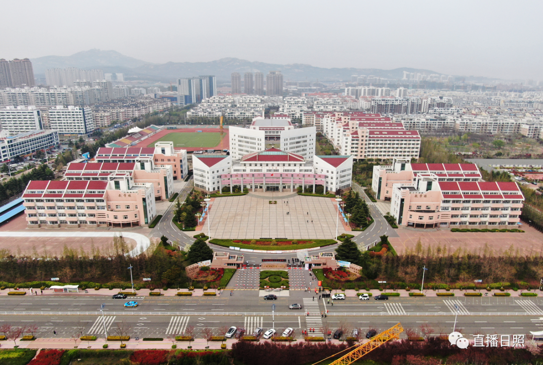 直播日照记者来到日照一中东校部分寄宿生将回到久违的校园今天是高三