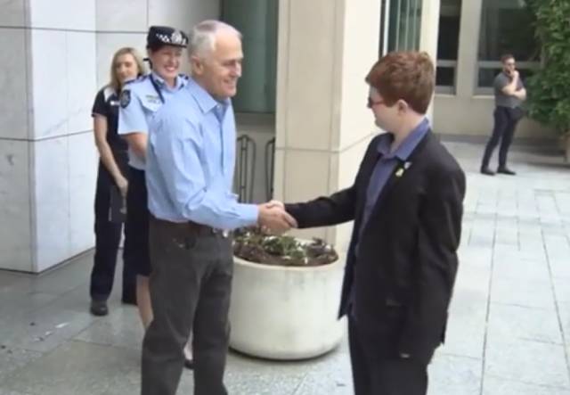 12岁白血病男孩唯一愿望是引爆炸弹 于是警车开道爆破组列队澳洲总理接见 - 28