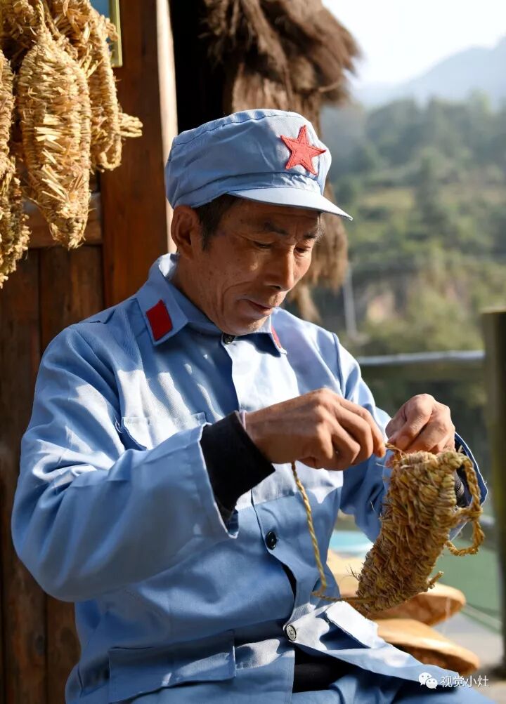 多▲当年红军今健在▲百岁将军贺芳齐13岁经此去参加红军▲曾明你牛