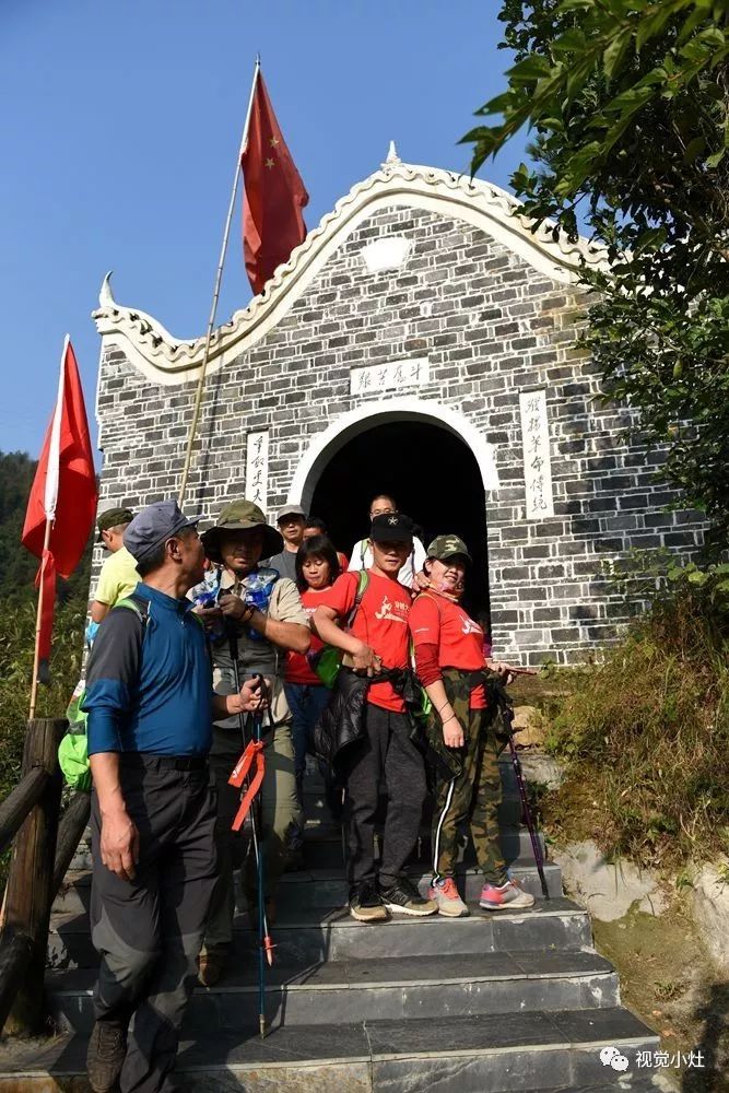 巾幗豪傑▲紅軍後代▲衝刺雪峰旅遊蠻好客享受幸福頌祖國雁鵝界上好