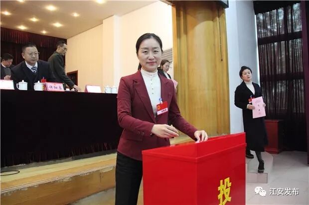 谈到2018年江安各项工作时,张明明指出,下一步,关键就是要转作风,提