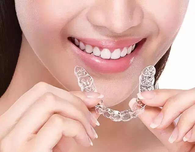 微笑改变计划我们找了两位模特看她们如何获得完美笑容