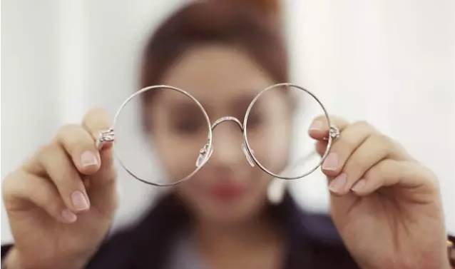 眼睛模糊一定是近视